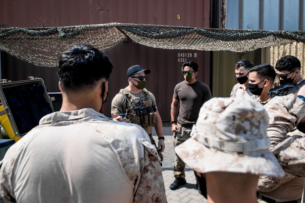 FASTCENT Marines and Navy EOD Techs Conduct IED and CQB Training