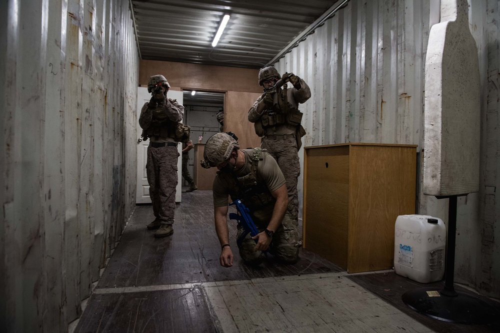 FASTCENT Marines and Navy EOD Techs Conduct IED and CQB Training