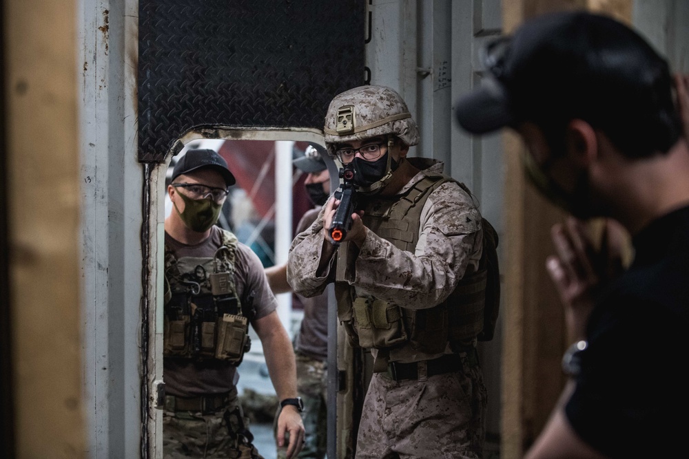 FASTCENT Marines and Navy EOD Techs Conduct IED and CQB Training