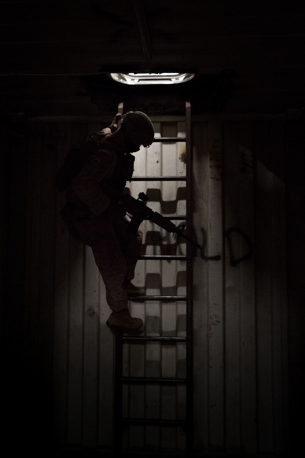 FASTCENT Marines and Navy EOD Techs Conduct IED and CQB Training