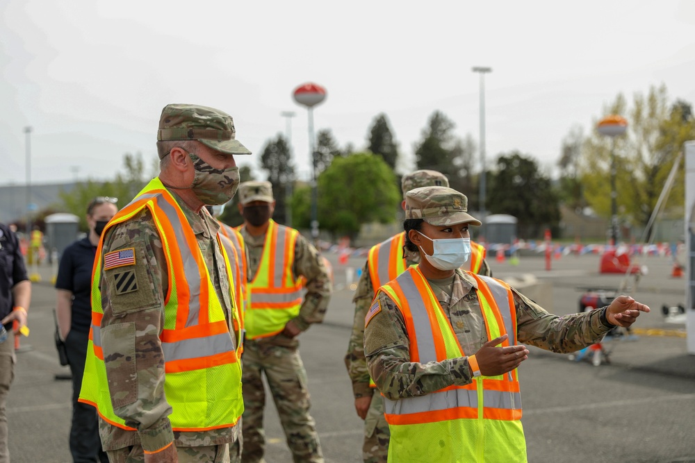 U.S. Army General Visits Yakima CVC