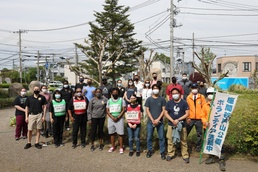 MEDDAC – Japan Soldiers nurture partnership through local park cleanup