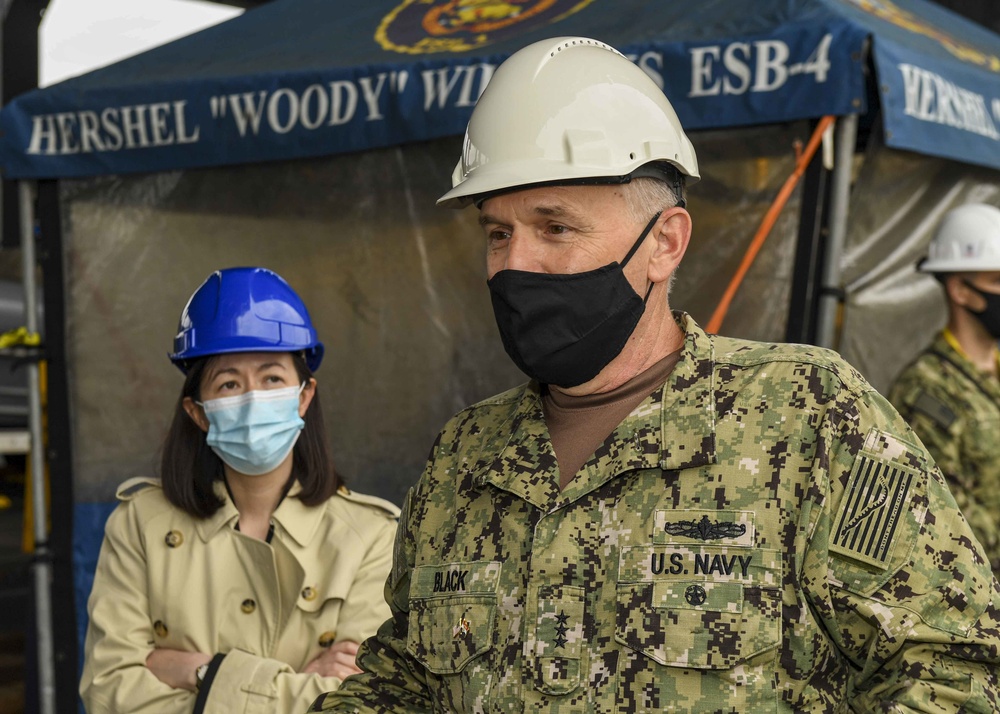 VADM Gene Black visits the USS Hershel &quot;Woody&quot; Williams (ESB 4)