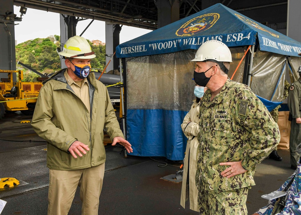VADM Gene Black visits the USS Hershel &quot;Woody&quot; Williams (ESB 4)