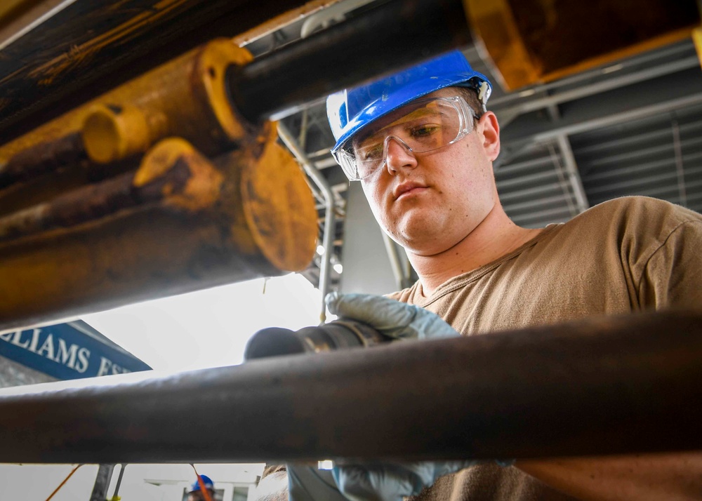 USS Hershel &quot;Woody&quot; Williams maintenance in Croatia