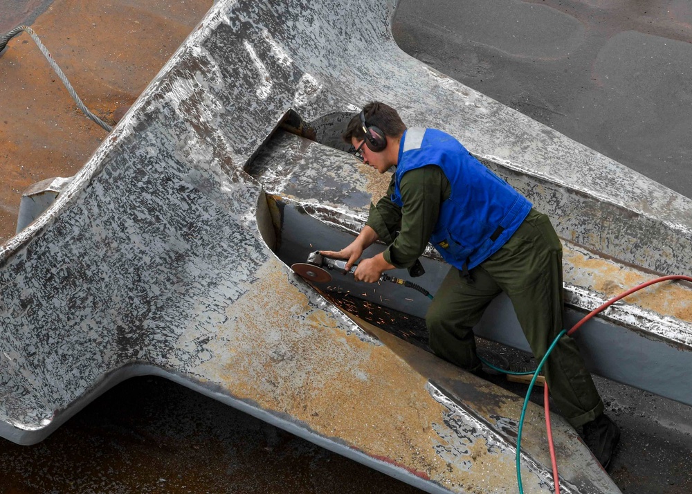 USS Hershel &quot;Woody&quot; Williams maintenance in Croatia