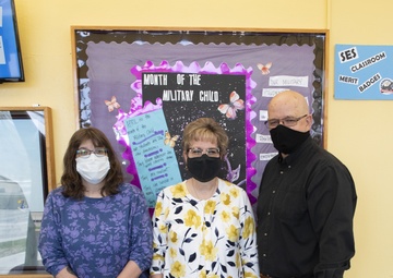 Stephensen Family tours Stephensen Elementary