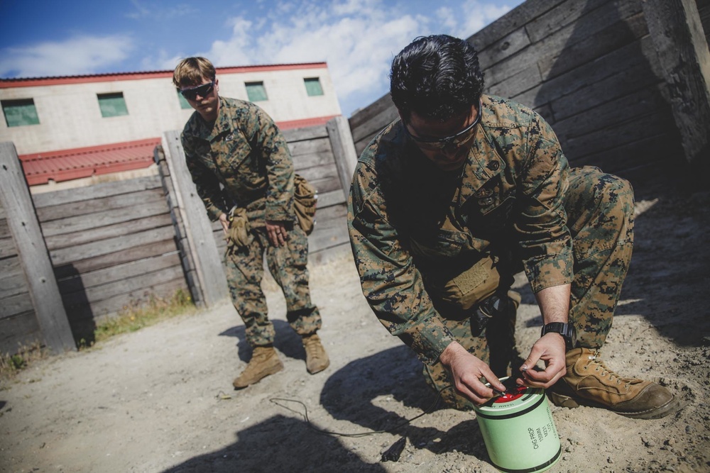 24th MEU conducts an EOD range in Spain