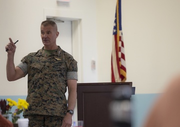 I MEF Commanding General speaks at Leadership Education Seminar