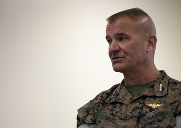 I MEF Commanding General speaks at Leadership Education Seminar