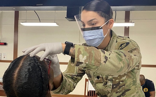 Reservists Step Up On Navy Installation to Help Passengers Meet Testing Requirement