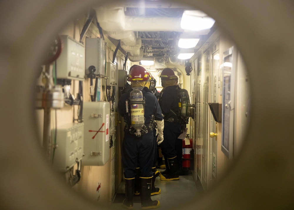 Sailors Participate in DC Drill Aboard USS Sioux City