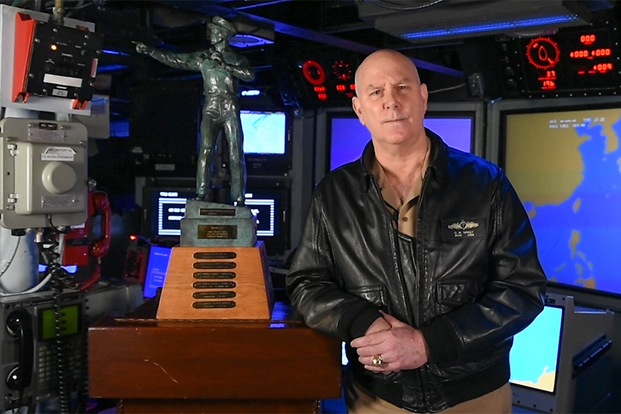 Commander, U.S. Fleet Forces Command Adm. Grady Receives 'Old Salt' Award