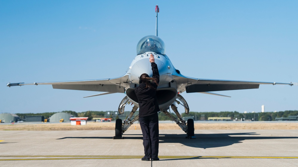 Civil Air Patrol Visits PACAF F-16 Demo Team