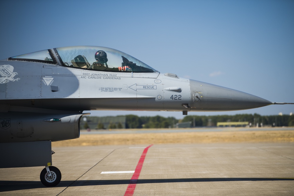 Civil Air Patrol Visits PACAF F-16 Demo Team