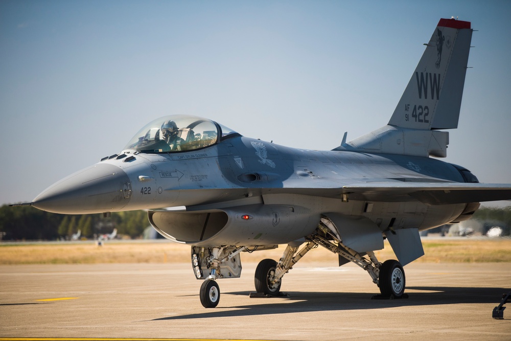 Civil Air Patrol Visits PACAF F-16 Demo Team