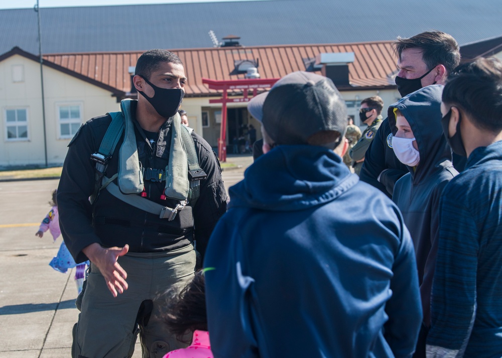 Civil Air Patrol Visits PACAF F-16 Demo Team