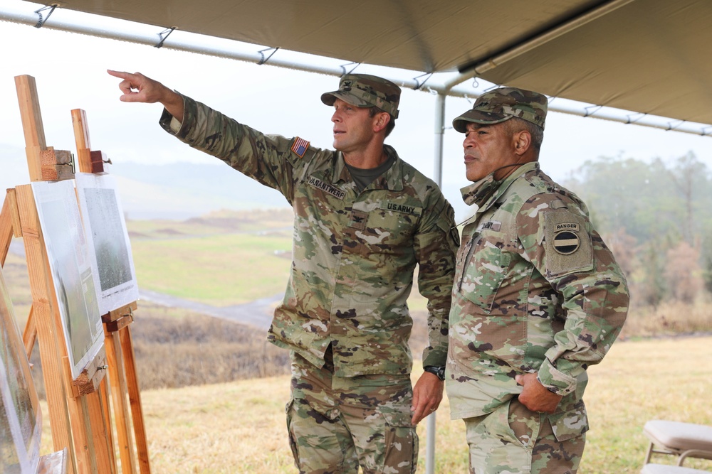 FORSCOM Commander visits 25th ID