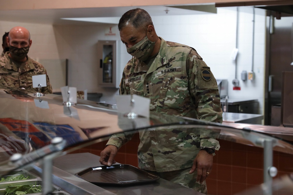 FORSCOM Commander visits 25th ID