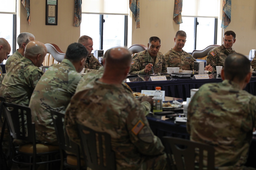 FORSCOM Commander visits 25th ID