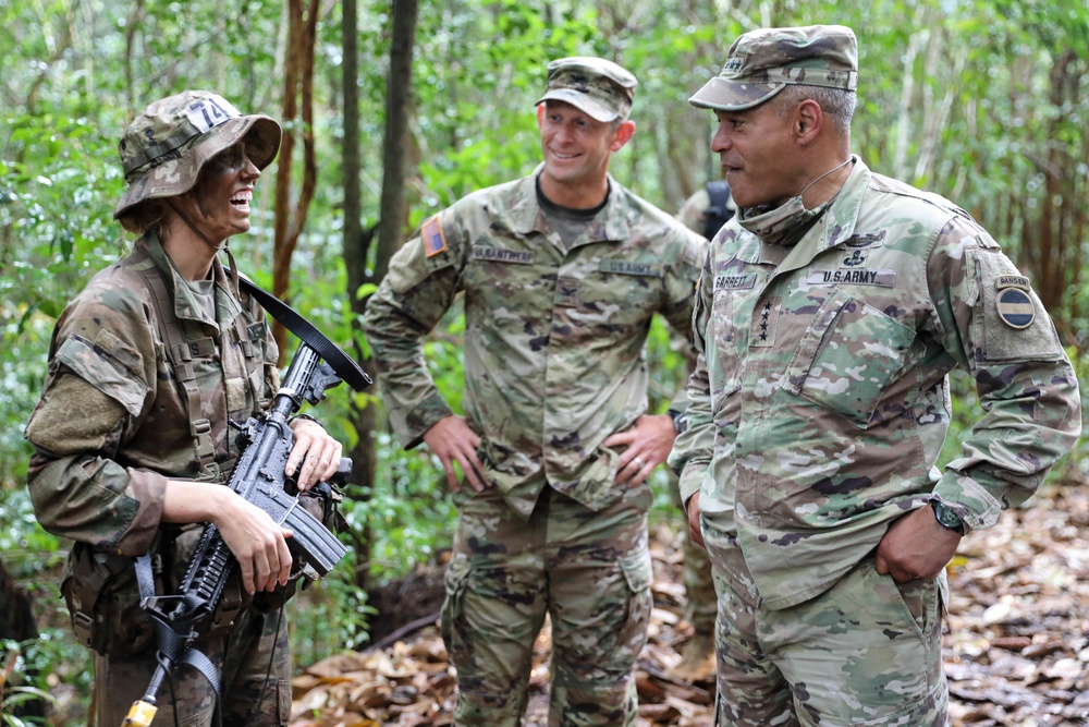 FORSCOM Commander visits 25th ID