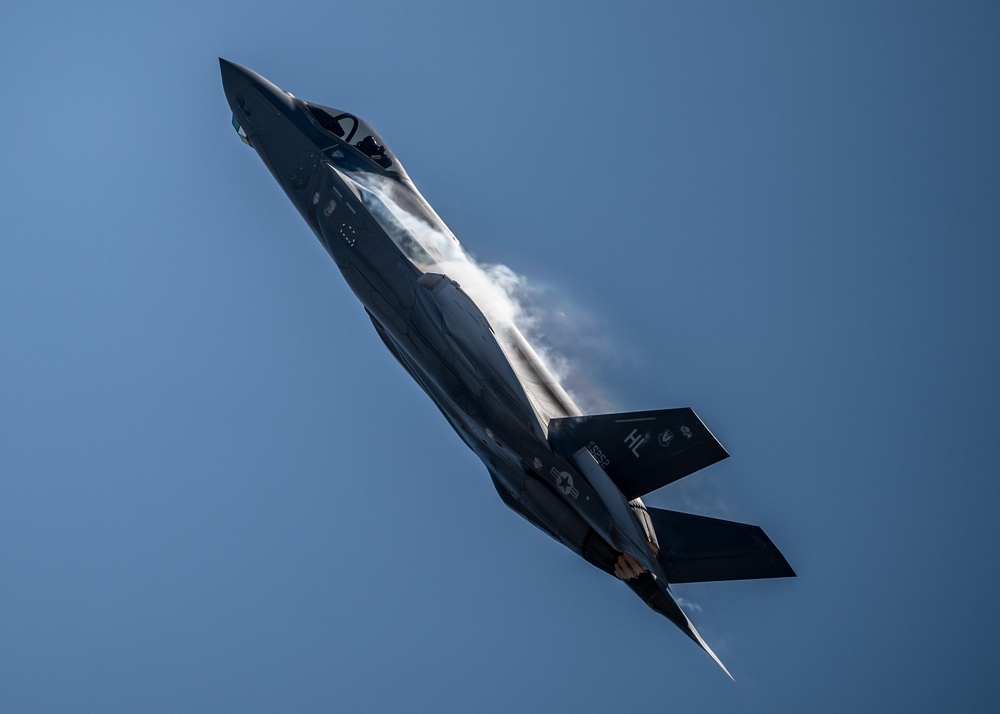 F-35 Demo Team rocks Utah skies for April practices