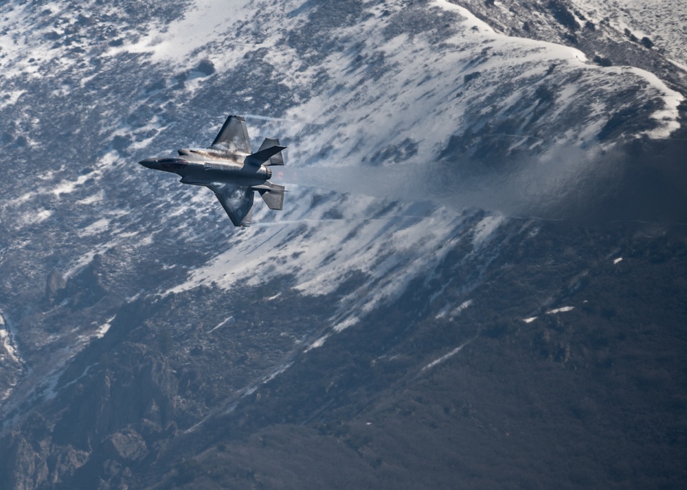 F-35 Demo Team rocks Utah skies for April practices