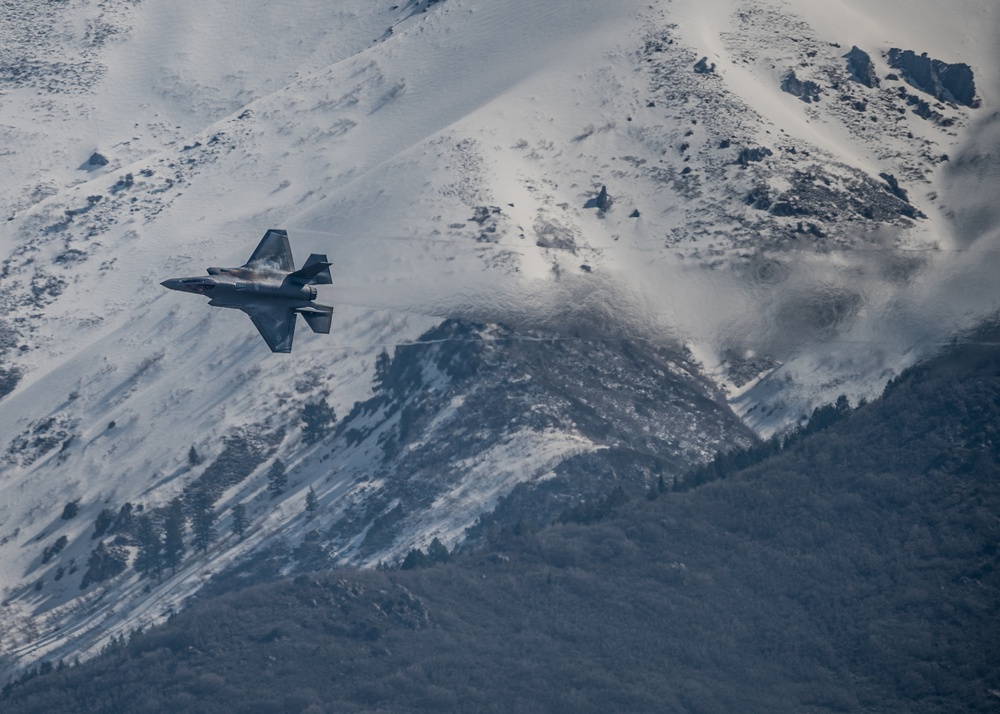 F-35 Demo Team rocks Utah skies for April practices