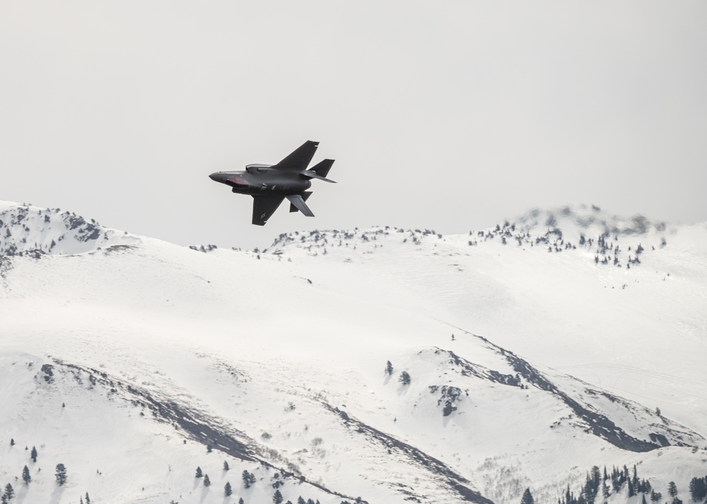 F-35 Demo Team rocks Utah skies for April practices