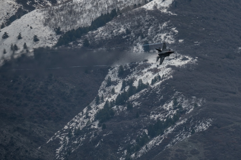 F-35 Demo Team rocks Utah skies for April practices