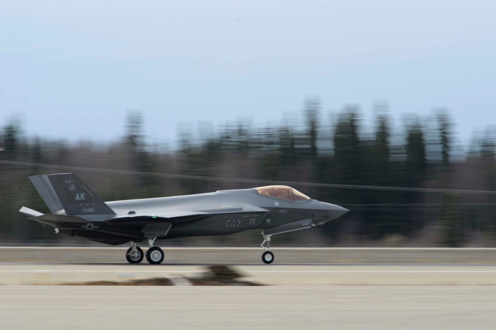 Incoming: 355th Fighter Squadron receives its first F-35A Lightning IIs