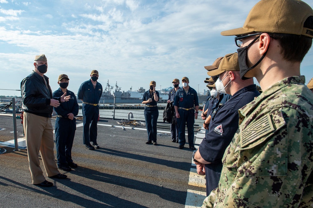 Ensign Kwon Earns His Surface Warfare Officer Pin