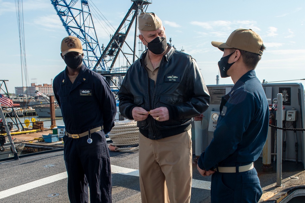 Ensign Kwon Earns His Surface Warfare Officer Pin