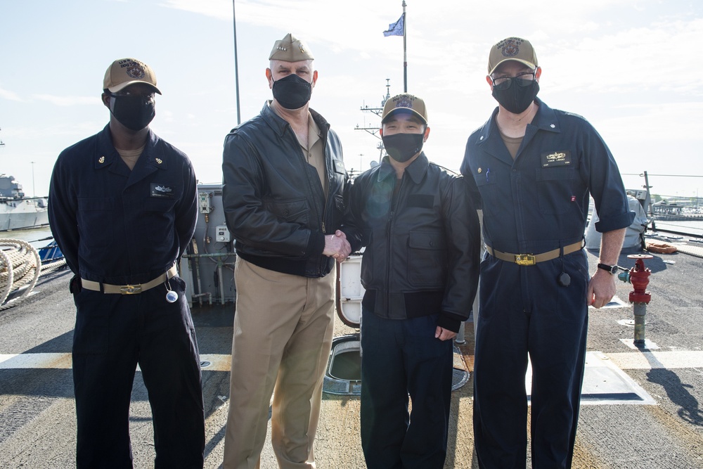 Ensign Kwon Earns His Surface Warfare Officer Pin