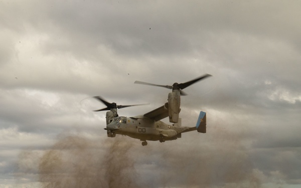 HQBN MCBH, VMM-268 conduct flight familiarization