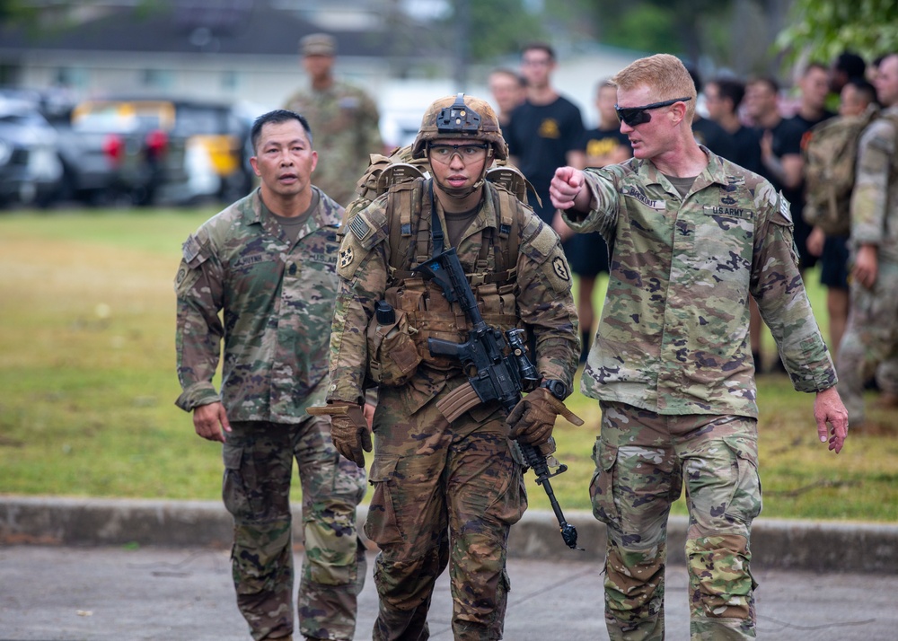 25th ID Light Fighters earn EIB/ESB