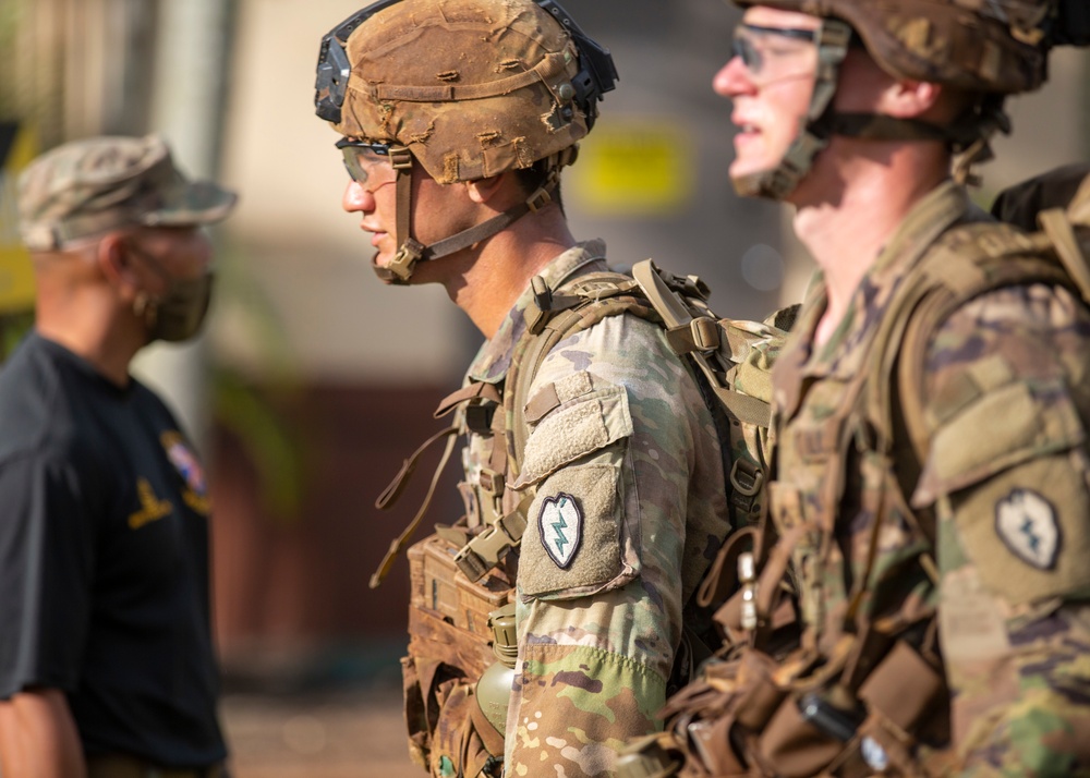 25th ID Light Fighters earn EIB/ESB