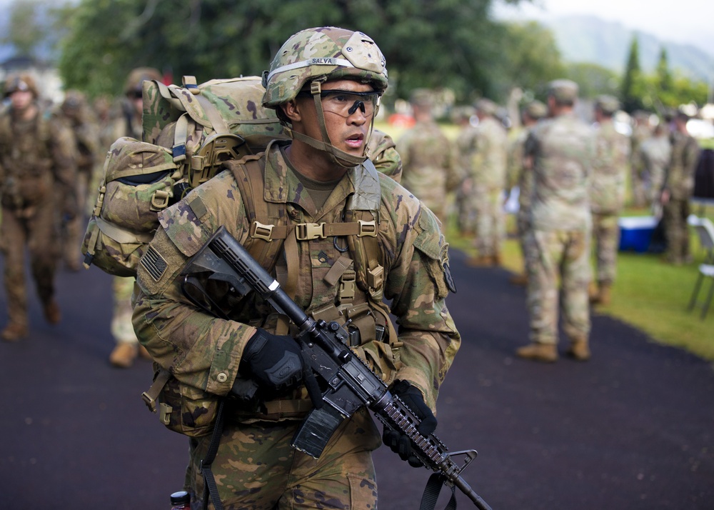 25th ID Light Fighters earn EIB/ESB