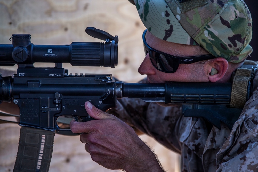 Recon Marines, sailors take on Recon Challenge