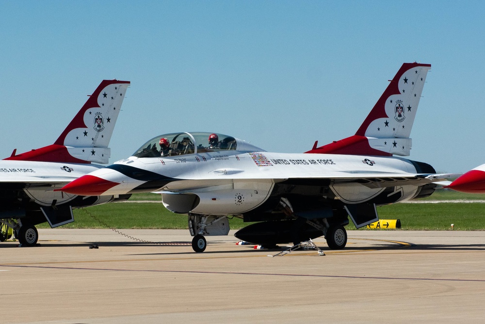 Thunderbirds prepare for air show