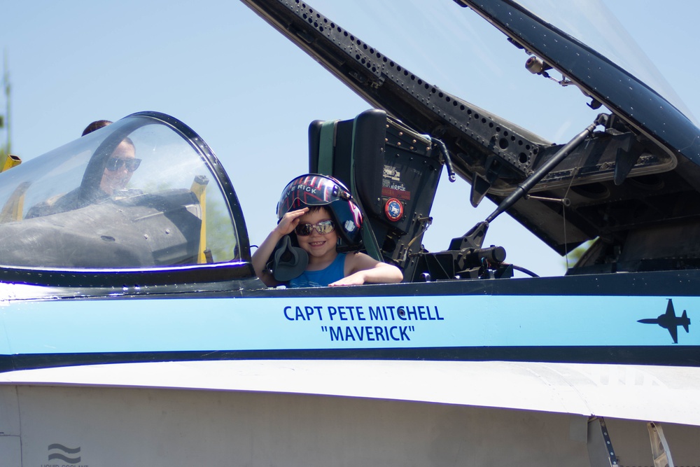 Thunderbirds prepare for air show