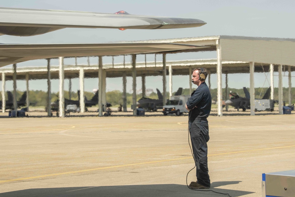 VaANG maintainers rebuild F-22 Raptor after collapse on JBLE flight line