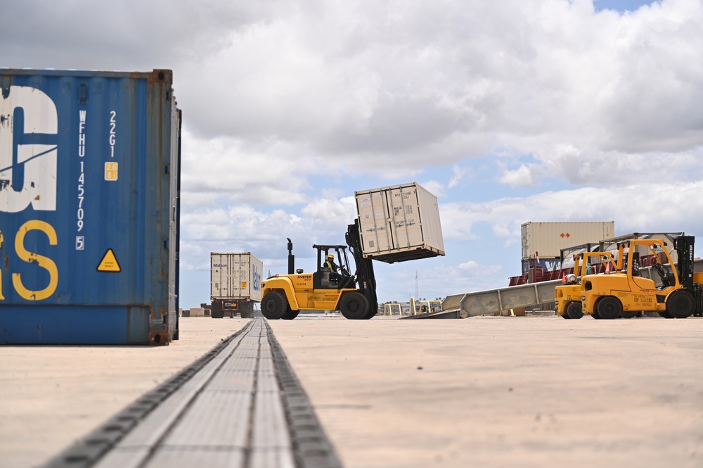 NAVSUP FLC Pearl Harbor Ocean Terminal Performs Wake Island Barge Support Onload