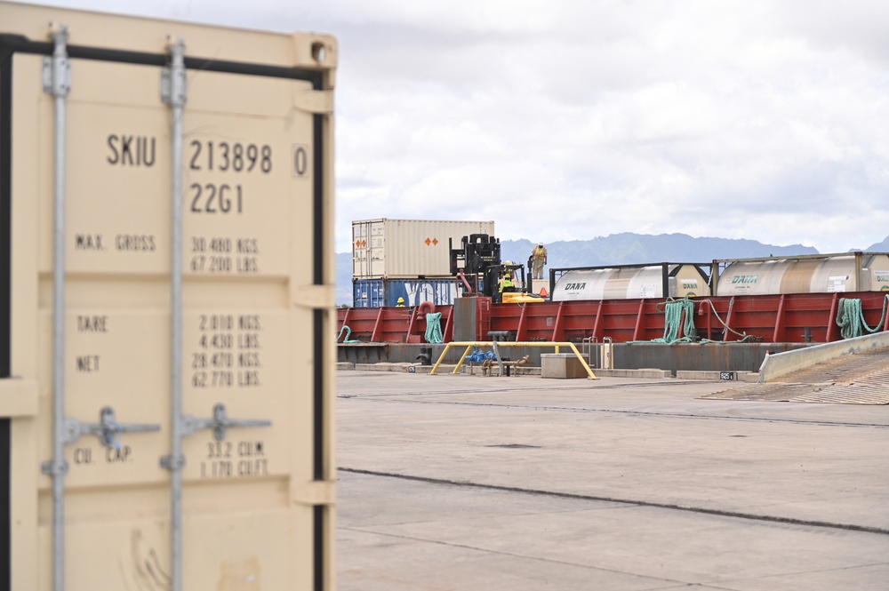 NAVSUP FLC Pearl Harbor Ocean Terminal Performs Wake Island Barge Support Onload