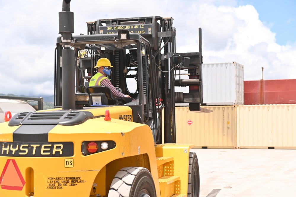 NAVSUP FLC Pearl Harbor Ocean Terminal Performs Wake Island Barge Support Onload