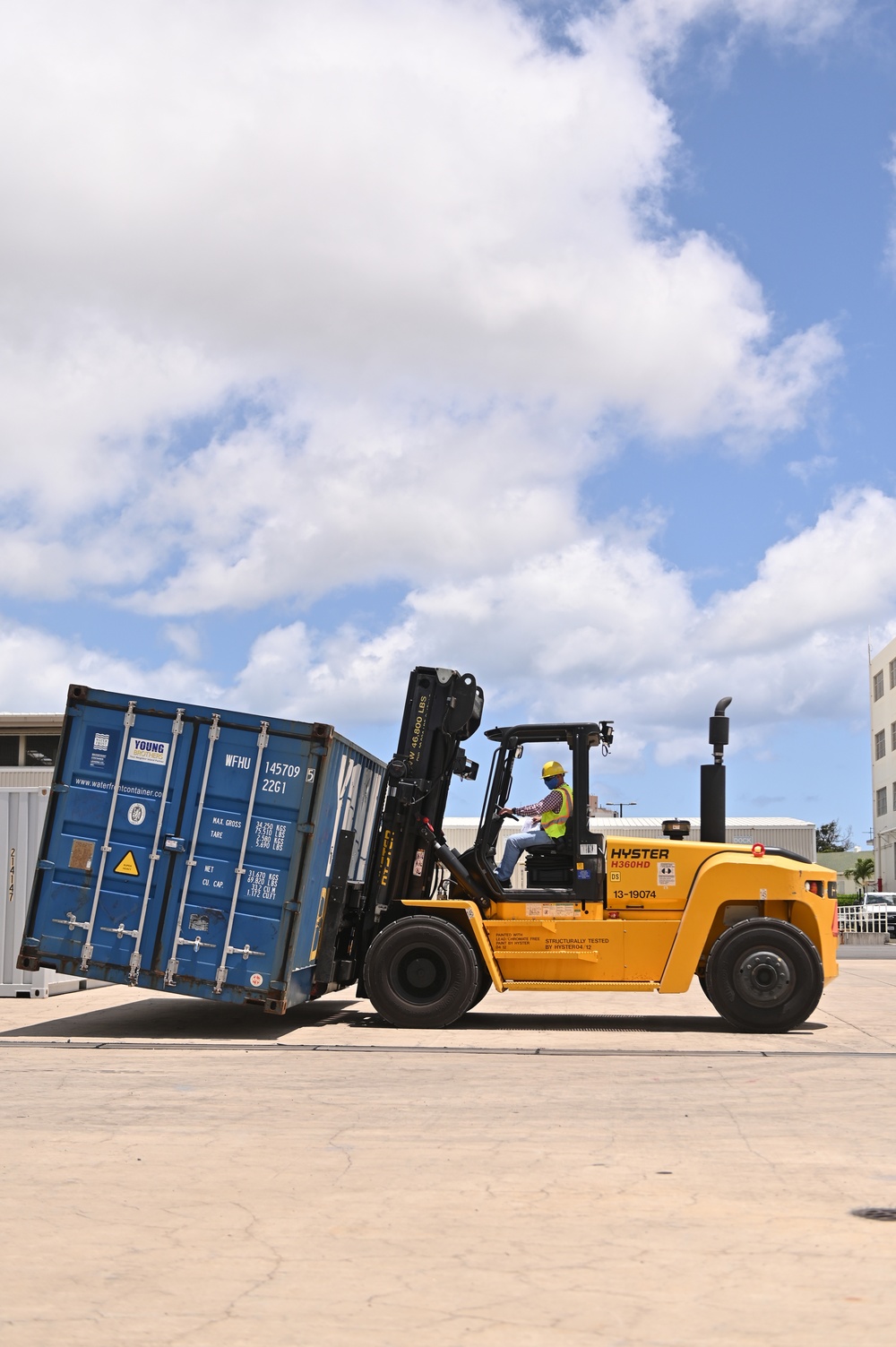 NAVSUP FLC Pearl Harbor Ocean Terminal Performs Wake Island Barge Support Onload