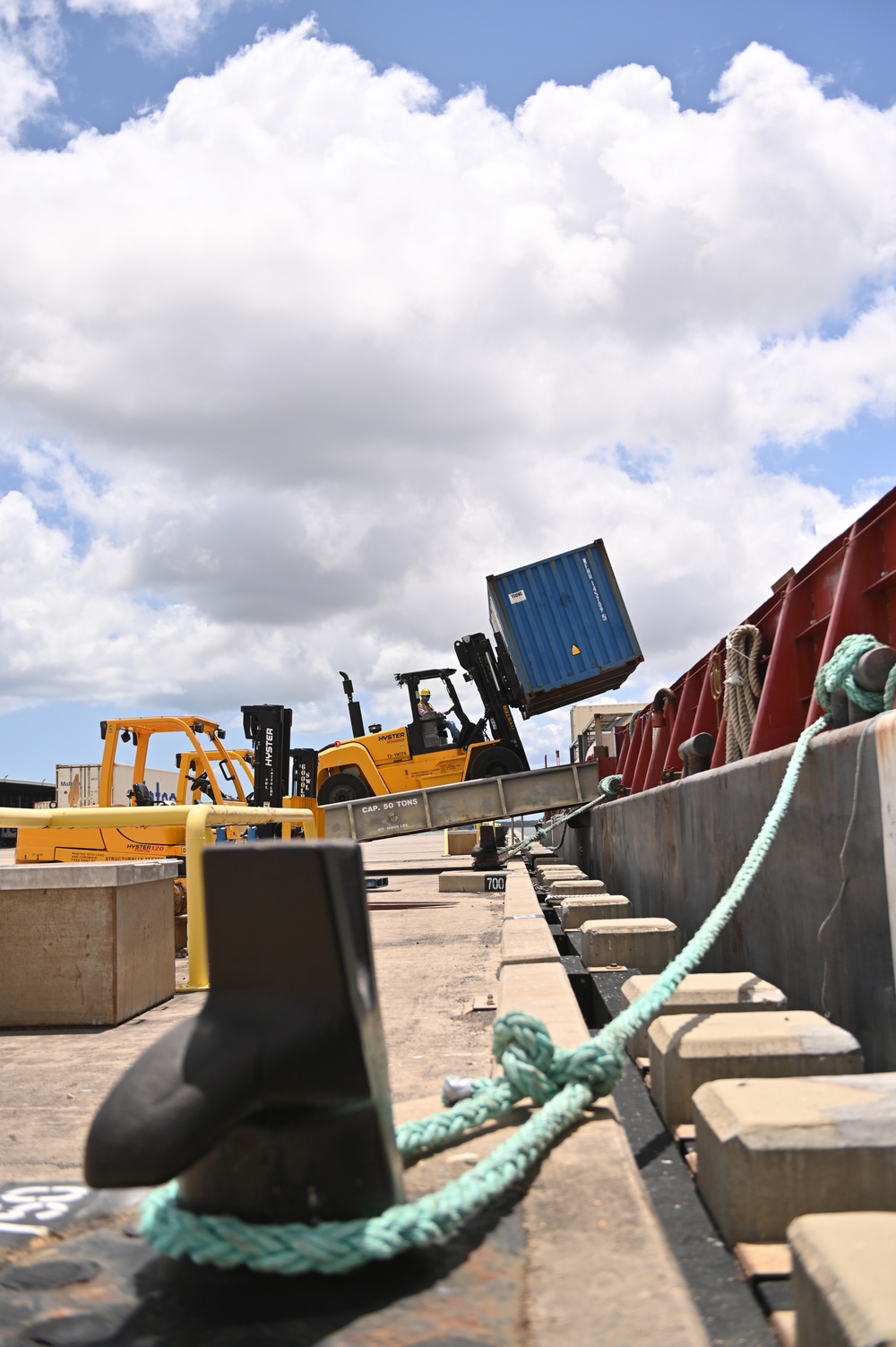 NAVSUP FLC Pearl Harbor Ocean Terminal Performs Wake Island Barge Support Onload