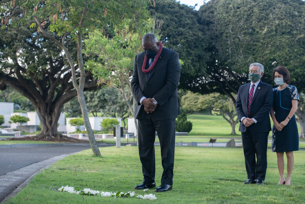 SecDef Austin tours Punchbowl