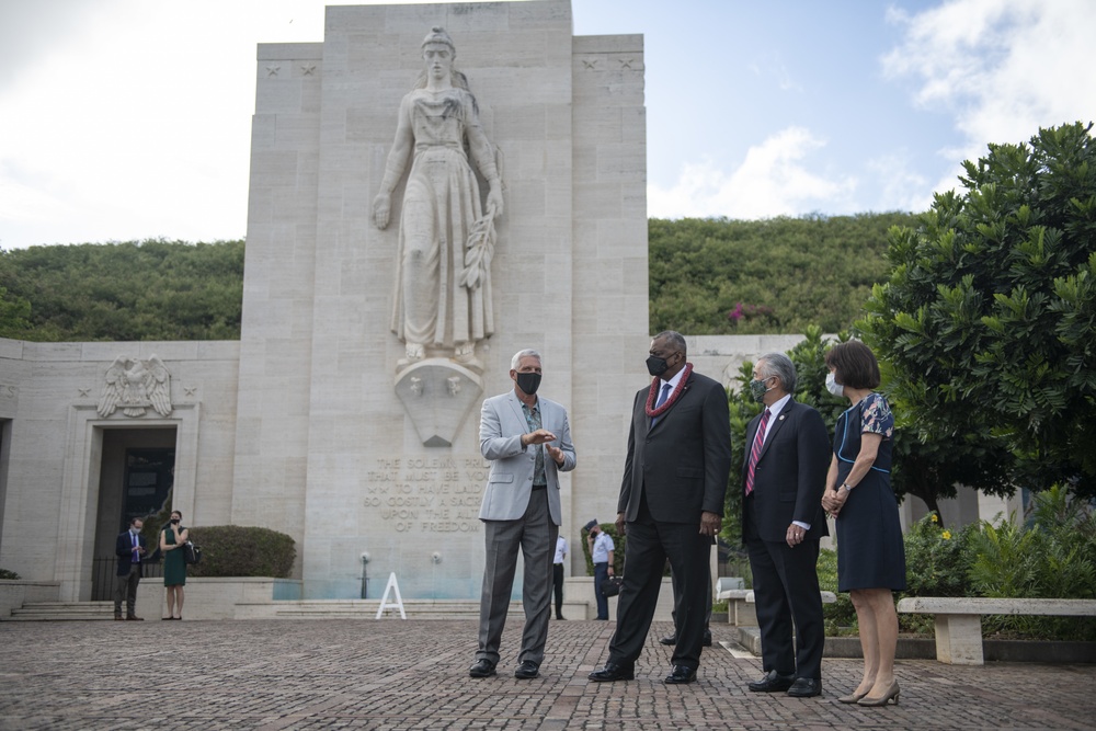 SecDef Austin tours Punchbowl