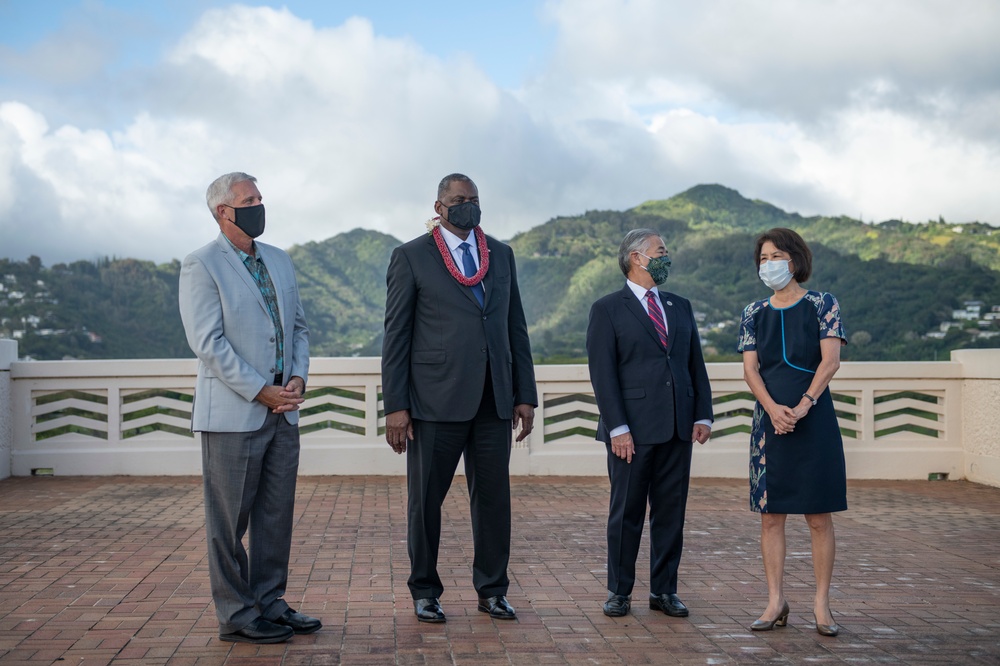 SecDef Austin tours Punchbowl